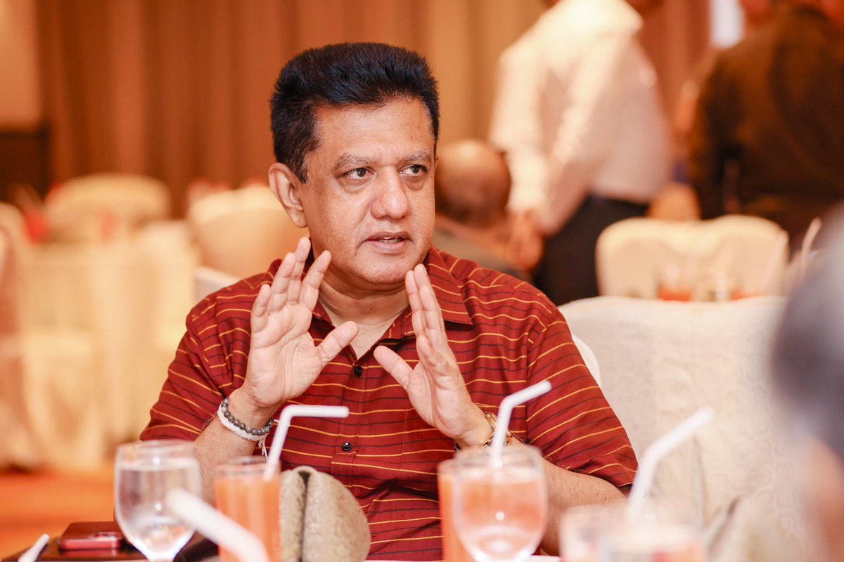 charith9's tweet photo. Yesterday, I attended a breakfast meeting organized by the office of the Leader of the Opposition with the country’s media heads. It was a very productive discussion covering a range of important topics. #Media #Leadership #Collaboration https://t.co/9gGOFb2xwm