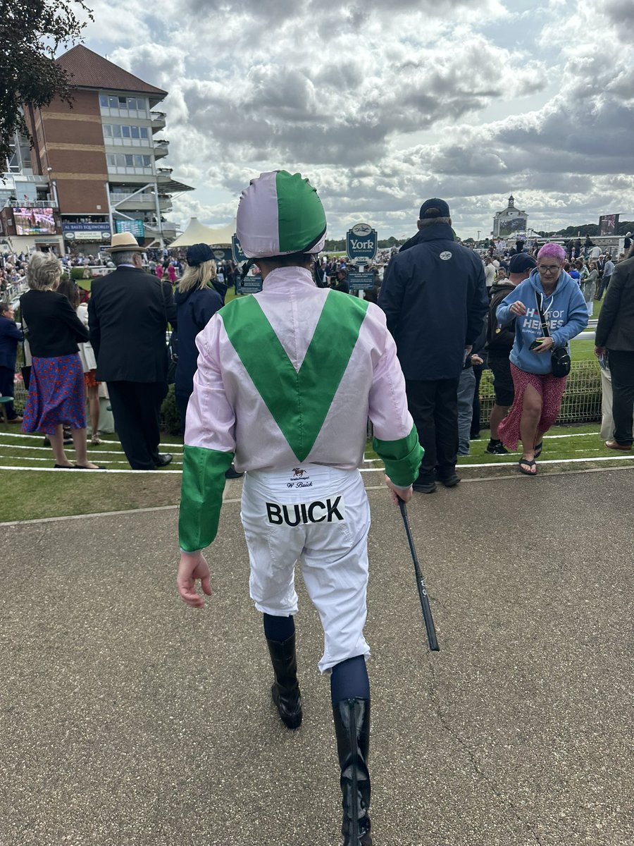 RacingTV's tweet photo. #UnderJockeysOrders
@yorkracecourse | @WilliamBuickX https://t.co/a1lvSFoQaU