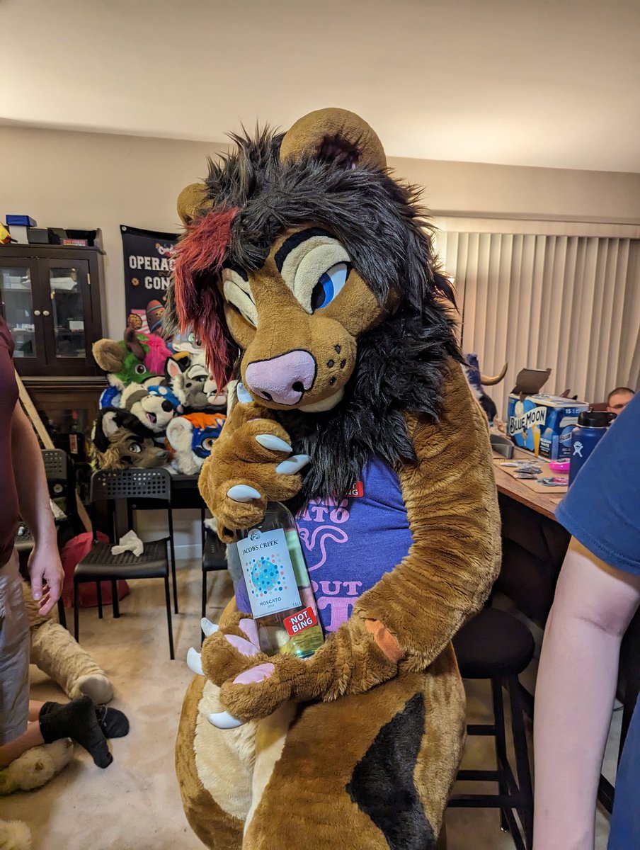 My 2nd to last #FursuitFriday from ontario 🥺🥺🥺 (if I don't forget next week lmao)

I'll put put a more gushy goodbye type post on my final day, but man, it's wild completely flipping chapters of my life like this. I've spent my entire life here, weird to be almost gone