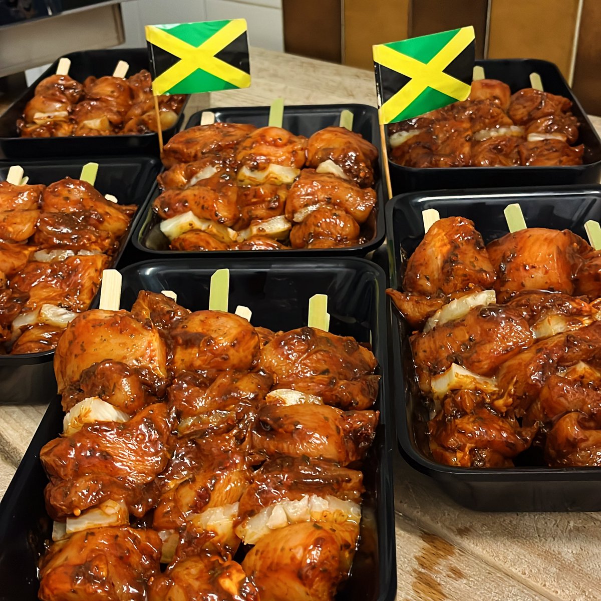 It’s the last #BankHolidayWeekend before winter!! We have plenty of gorgeous #bbq goodies &amp; mouthwatering #meaty treats #didsbury 
🍔🍔🍔