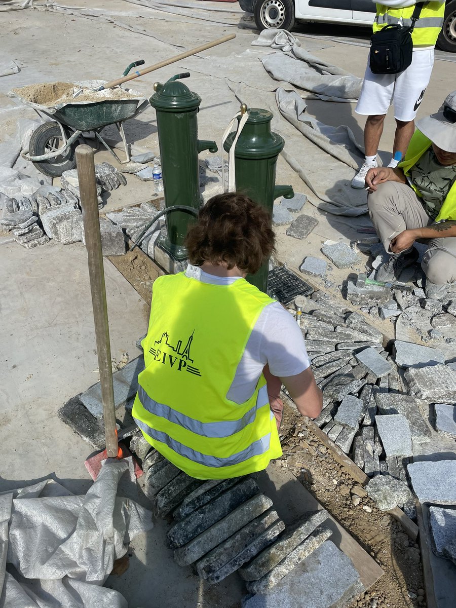 Nous utilisons souvent des « déchets » pour nos sols. Savez-vous d’où viennent les ronds de cette magnifique calade ? 

Chantier de la cours oasis Mademoiselle à Paris 15

#recycle #reemploi #zerocarbon #climatechange #sustainability #zerowaste #ecofriendly #lowcarbon