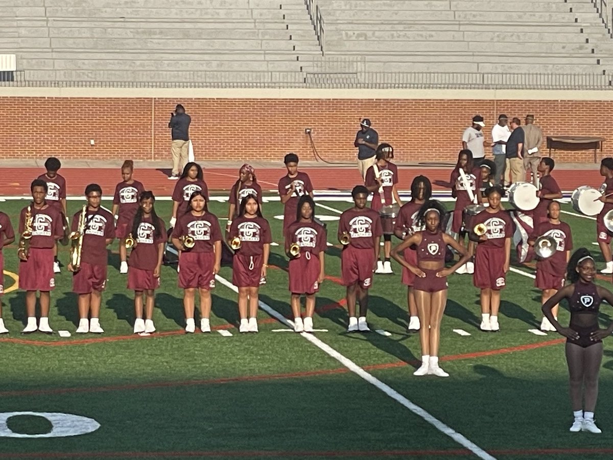 PriceCSRobotics's tweet image. This entrance was amazing @carverpbsa @APSCarverEC WOW! @PBS_Atlanta #choosepurpose #marchingband #band