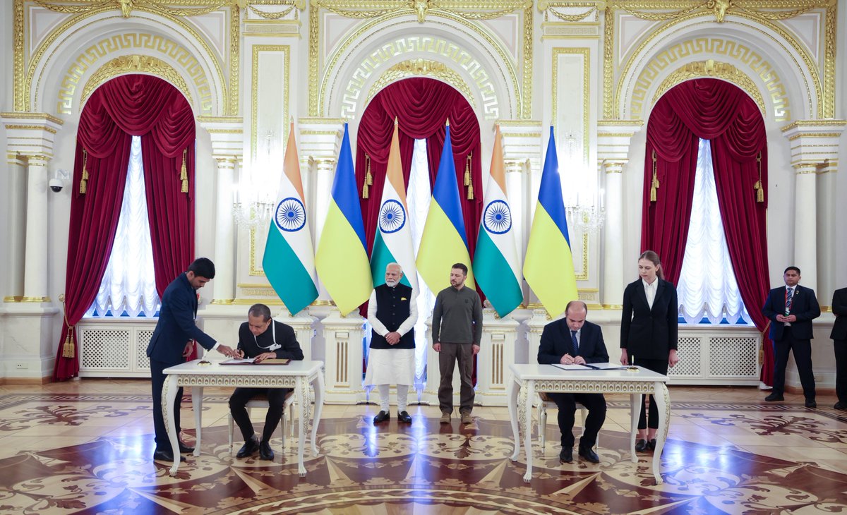 narendramodi's tweet photo. Ми також обговорювали поточний конфлікт.  Надзвичайно важливо зберегти мир.  Мирне вирішення конфлікту найкраще для людства. https://t.co/OwMR0CauxY