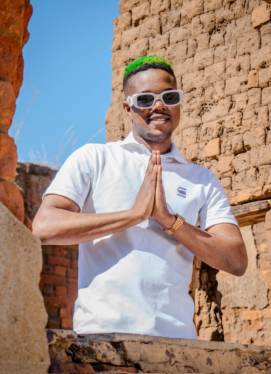 danukes_records's tweet photo. @djgizo is stepping into the new season in all white, ready to conquer the season with fresh new music. Get ready for a musical revolution! 🌸💚🎶

#Danukesrecords #Amapiano #Bacardi #fypシ #trending https://t.co/8HooRPXjyb