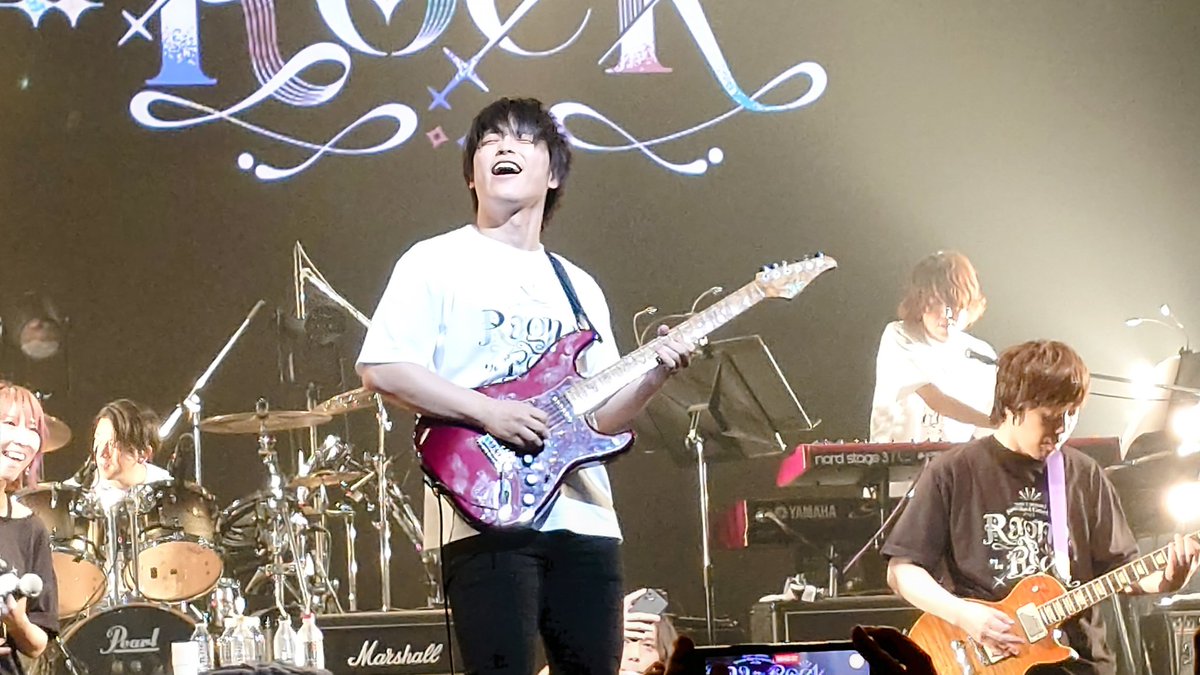 rogko's tweet image. 俺達のボーカルによるギターソロだ〜〜〜〜〜ッ！！！！！！
※撮影OKの時間になります
#バンやろ