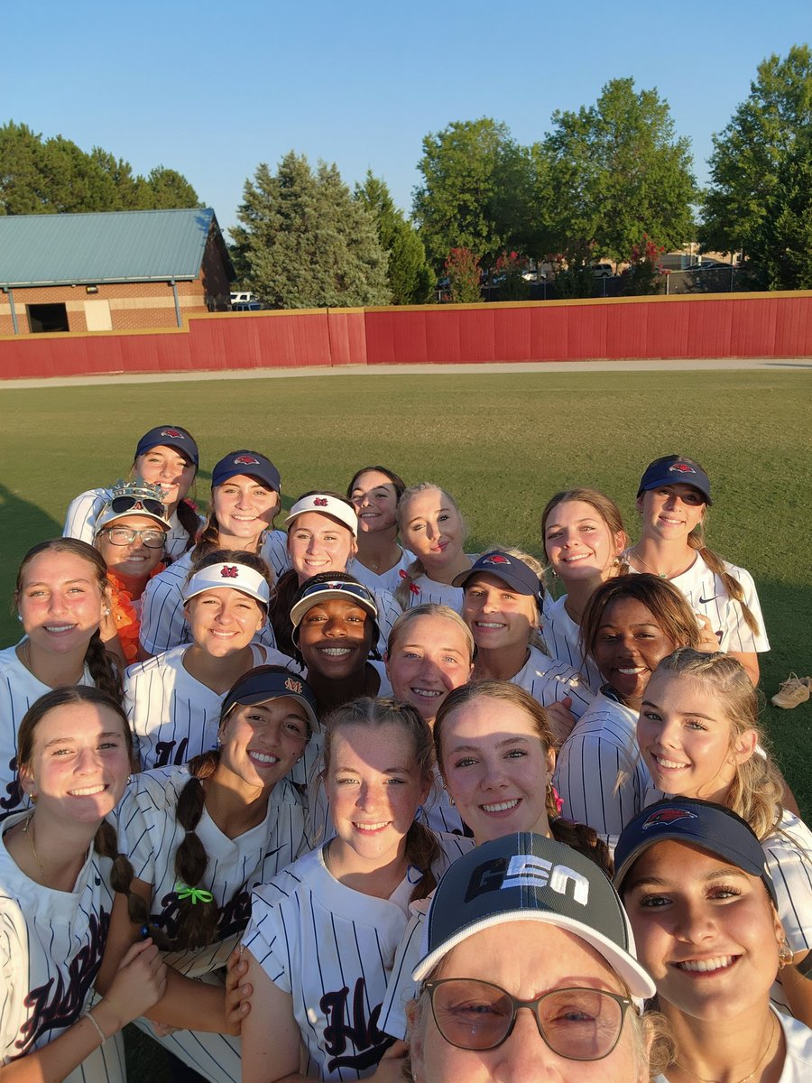 okieinatlanta's tweet photo. I am so proud of this @HawksSB team. They held strong in their toughest test to date. It wasn't the outcome we wanted, but I know these girls will succeed on and off the diamond. I'm thrilled to be with you this season.
@BuckeyeAaron
#GEN50
@MCHarveyReports https://t.co/yoUvS91nst