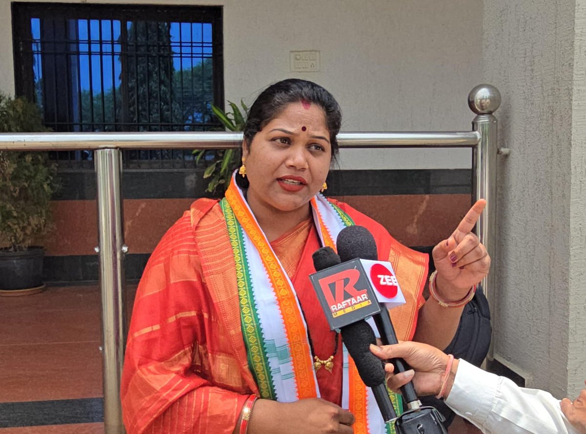 KavitapranMla's tweet photo. बलौदाबाजार में हुई हिंसा में छ.ग.साय जी की सरकार द्वारा अपनी नाकामी छुपाने के लिए सतनामी समाज निर्दोष लोगों एवं भिलाई नगर विधायक श्री देवेंद्र यादव जी सहित कांग्रेस के नेताओं पर अपनाए जा रहे ग़ैरज़िम्मेदाराना रवैये के संबंध में  प्रेस वार्ता को संबोधित की।
#baloudabazar https://t.co/JkEmAuECDp