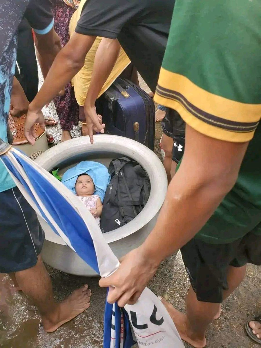 Dogsoffficial's tweet photo. Beyond the known wall in the procession of existence 

 When sent to the location, it was found that all the family members were dead.  This child is only half-dead, huddled in a bed.  The bag kept on the side contained everything including baby food

#BangladeshFlood #Help https://t.co/qUJMM6lxuY