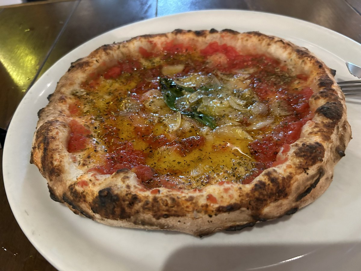 kuisinnbouK's tweet photo. 那覇で中々予約の取れないイタリアン
『BACAR』(バカール)さんへ。
ピッツァが1番有名でマルゲリータと
マリナーラの2種類のみ。
ピッツァもお肉も何でも美味かった。
#BACAR
#バカール
#沖縄グルメ
#那覇グルメ
#沖縄イタリアン
#那覇イタリアン
#イタリアン https://t.co/HCM8HrgIIN