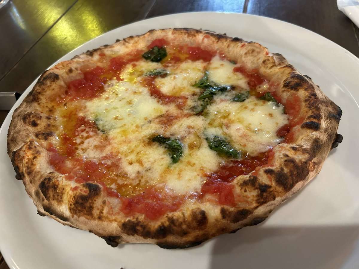 kuisinnbouK's tweet photo. 那覇で中々予約の取れないイタリアン
『BACAR』(バカール)さんへ。
ピッツァが1番有名でマルゲリータと
マリナーラの2種類のみ。
ピッツァもお肉も何でも美味かった。
#BACAR
#バカール
#沖縄グルメ
#那覇グルメ
#沖縄イタリアン
#那覇イタリアン
#イタリアン https://t.co/HCM8HrgIIN