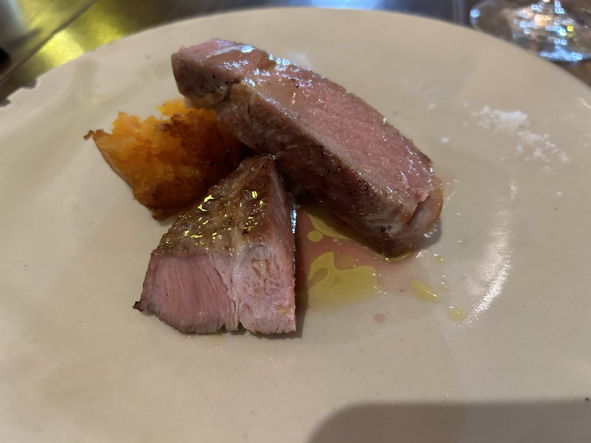 kuisinnbouK's tweet photo. 那覇で中々予約の取れないイタリアン
『BACAR』(バカール)さんへ。
ピッツァが1番有名でマルゲリータと
マリナーラの2種類のみ。
ピッツァもお肉も何でも美味かった。
#BACAR
#バカール
#沖縄グルメ
#那覇グルメ
#沖縄イタリアン
#那覇イタリアン
#イタリアン https://t.co/HCM8HrgIIN
