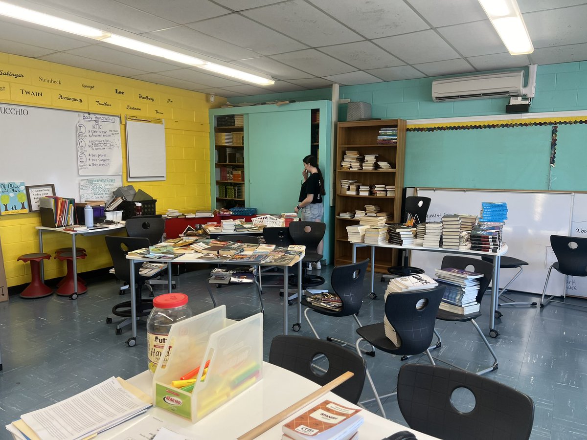 Students…… WE ARE ALMOST ONE WEEK AWAY FROM SCHOOL➡️➡️ What have you read this summer that inspired you? What can you recommend this year to yours peers?? 🤩📖🎉 (We can’t wait to hear your responses!) 🙏🤗📚 #letstalkbooks #mineola <a href="/mineolahs/">Mineola High School</a>