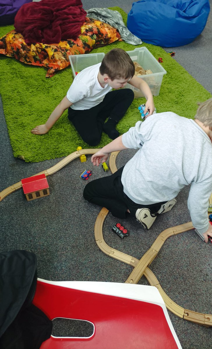 lynnandrew_'s tweet photo. Week 2 highlights are making yummy pizzas, having fun with friends playing trains and of course a staff selfie (don’t put your phone down at IWBS 🙃) #watchusgrow @IWBSFalkirk @MissReillyIWBS @Lindsey64180461 https://t.co/T6Pp5GcZhw