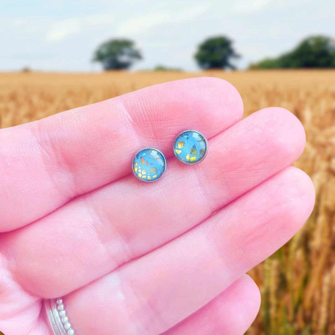 knittykittybang's tweet photo. I don't know why these earrings don't sell better. With their nod to the earth and sky, or continents in an ocean, I thought they'd be a firm favourite, but no. I feel back for them that they never get picked 😅

https://t.co/6Rr91QQ3Ix https://t.co/ED1ZhAcJYT