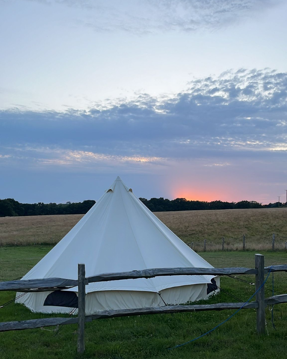 What's better than a gorgeous festival style wedding? Our VIP Horsebox Bar - which has just returned from Glastonbury is always a popular choice for couples looking to recreate the festival vibe for their special day!

#FestivalBarHire #BespokeBars #FestivalWedding