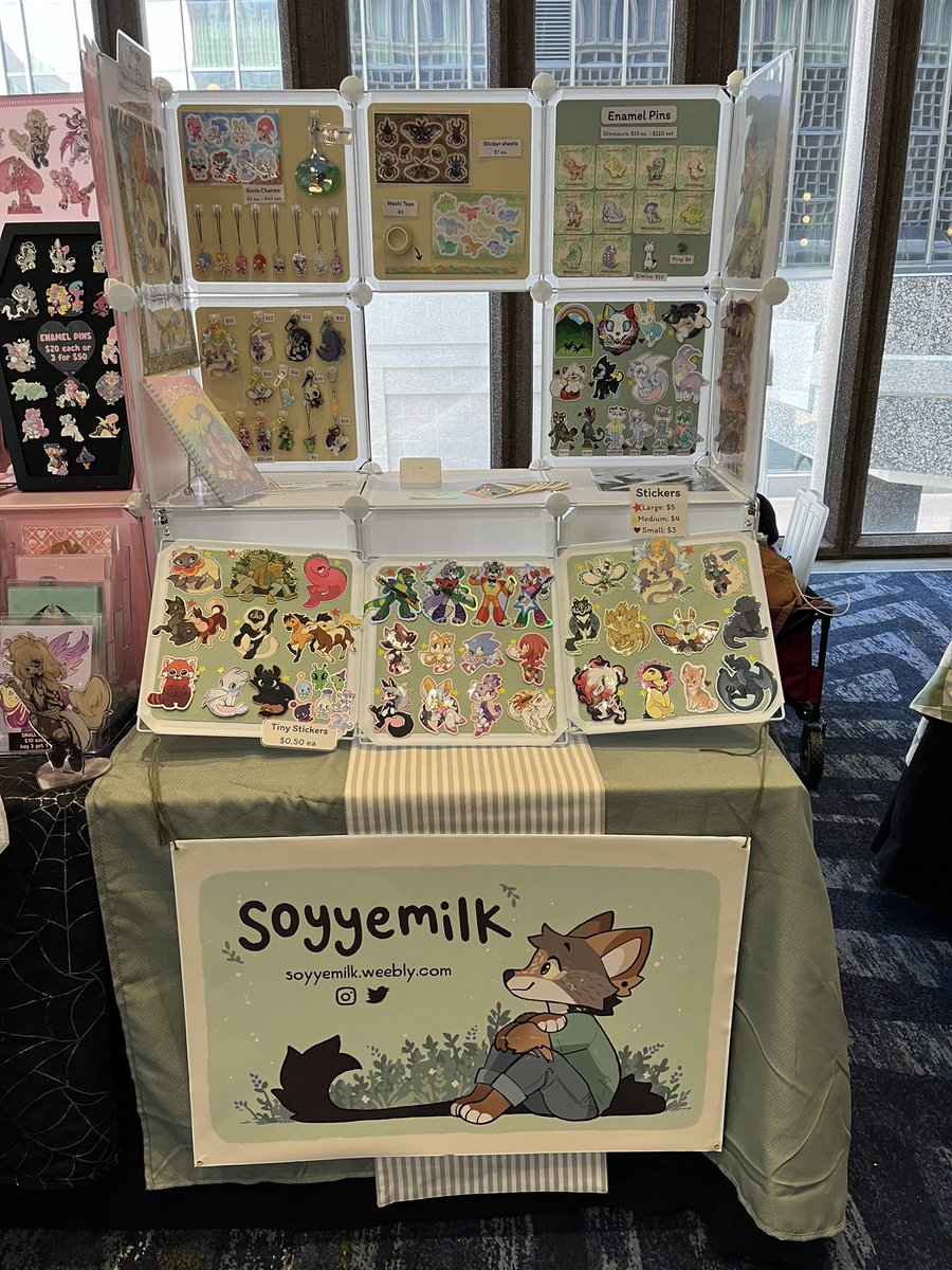 soyyemilk's tweet photo. HELLO DENFUR!!! i'm all set up in the artists alley!! https://t.co/Orzaodk0Yq