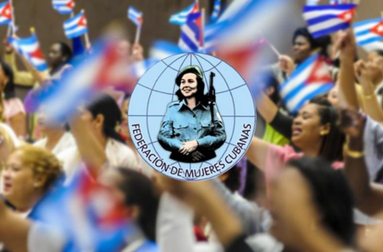 #FidelPorSiempre:  "(...)constituyen esta Federación de Mujeres Cubanas, unidas en esa palabra: cubanas, y unidas en esa bandera que llevan en sus manos".

#MujeresEnRevolución siempre con la inspiración de Fidel y la entrega de Vilma.

¡Felicidades!
