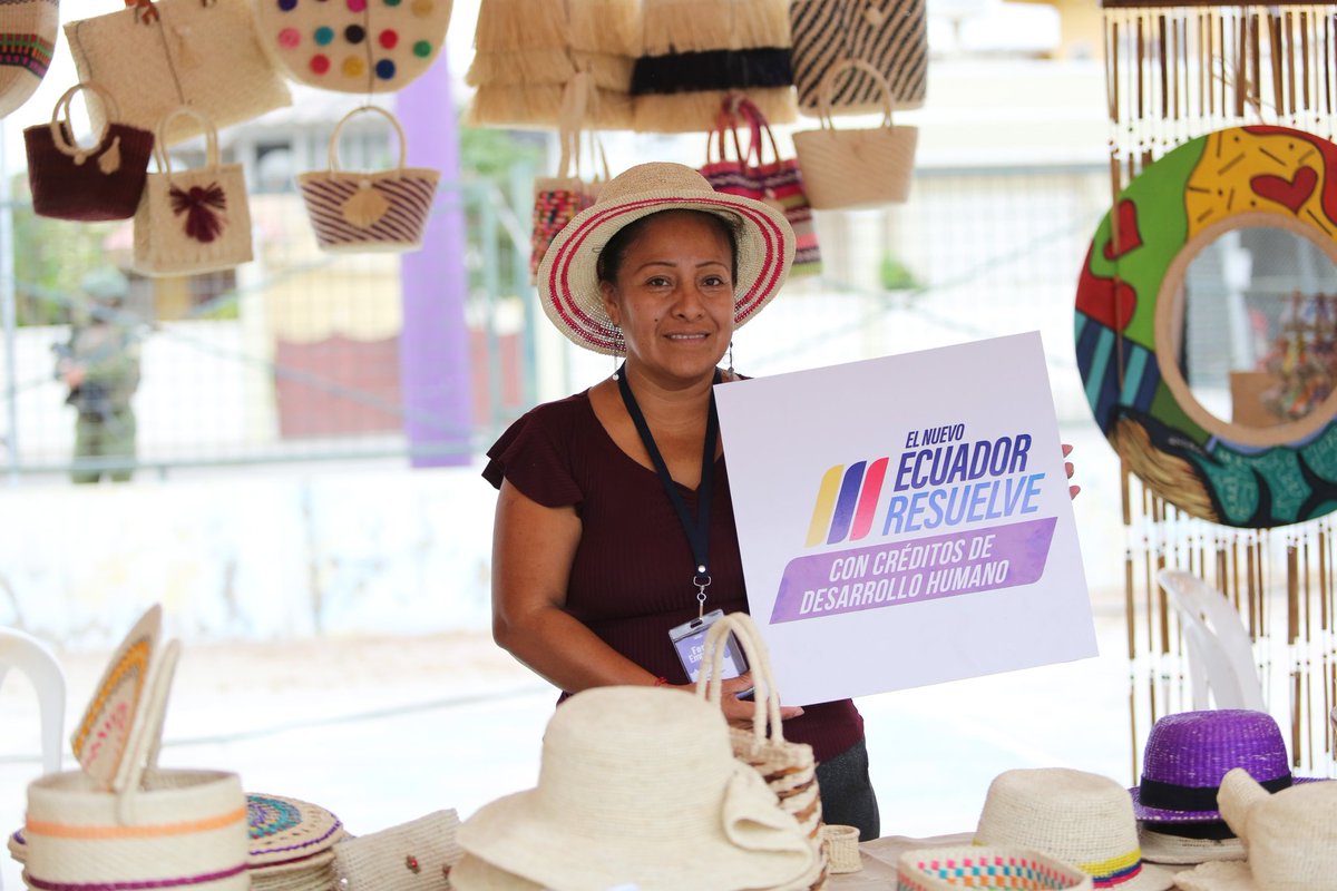 Presidencia_Ec's tweet photo. ¡60 millones de dólares para Créditos de Desarrollo Humano! 👏

El presidente @DanielNoboaOk anunció la ampliación del monto anual que se destinará a créditos para beneficiarios de @InclusionEc. Este aumento permitirá a más emprendedores y sus familias tener la oportunidad de potenciar su negocio y cumplir sus sueños. 🇪🇨

#ElNuevoEcuadorResuelve