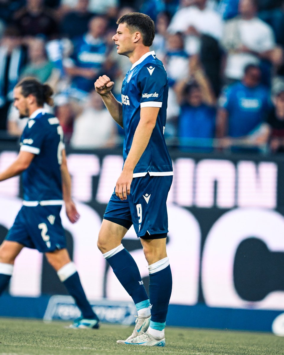 KarlsruherSC's tweet photo. Ein wirklich guter Zeitpunkt fürs erste Pflichtspieltor! 💙
___________
⚽Liveticker in der KSC App: https://t.co/e4L7BTBxhh
⚽Fanradio unter: https://t.co/6iC1kcJHHO
#KSCSVE #KSCmeineHeimat https://t.co/iVmKMDMJ90