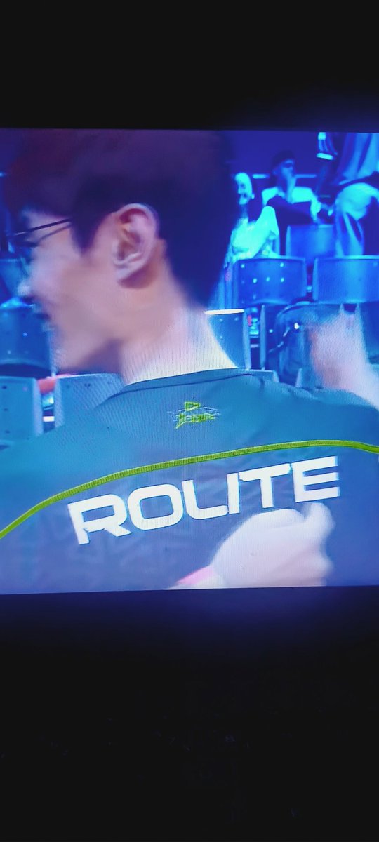 AugustoOLeo's tweet image. Foi o Perigo que vendeu essa camisa do Loud Route pro Shrimp? R O L I TE? Tá certo isso? Pelo menos tem a logo 🙏🏾
#CBLoL