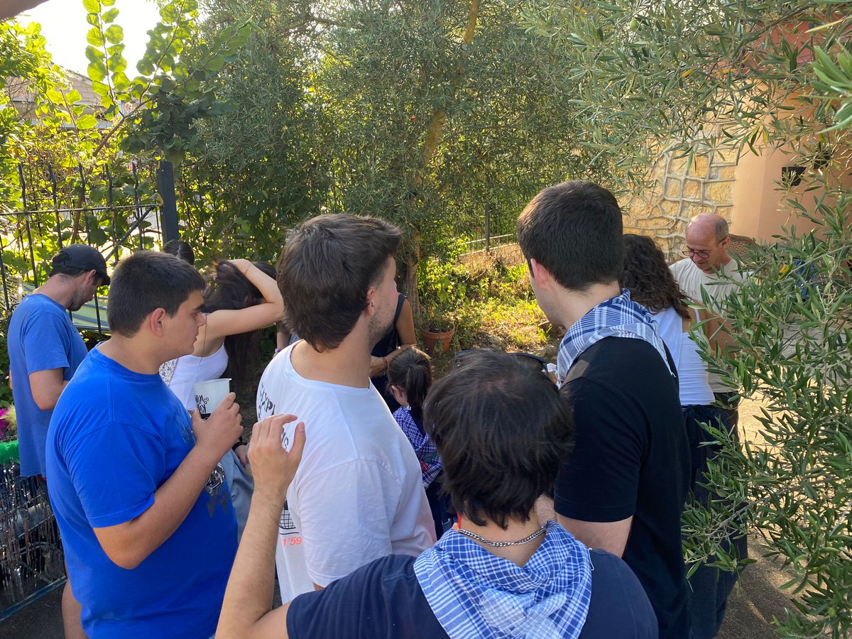 🎆 Tres décadas después el #concejo de #Erentxun recupera la ronda para animar a los vecinos y vecinas a que acudan a la bajada de Txoflerin 🎇 Erentxungo #kontzeju|ko jaiak, asteburu honetan 

#IruraisGauna <a href="/Lautur1/">ArabakoLautada</a> #Araba #Alava