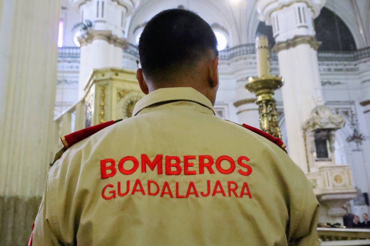 soyaldodeanda's tweet photo. El día de ayer celebramos a las y los valientes bomberos que, sin dudarlo, se aprestan para proteger nuestras vidas, hogares y comunidades. 
Su coraje, dedicación y compromiso son un ejemplo de verdadera valentía y servicio. 👏🏼 https://t.co/ZHfqL12jZi