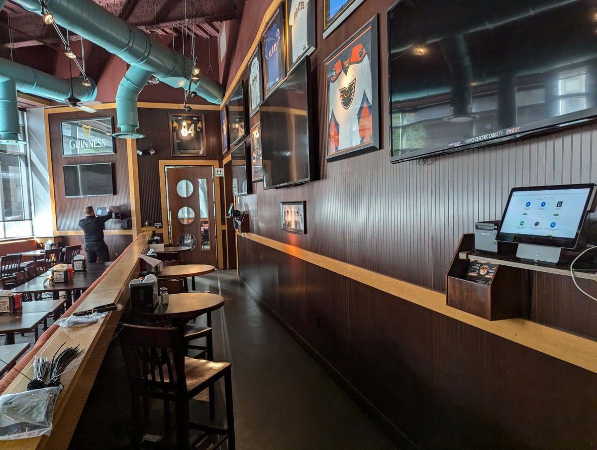 BryanH_SkyTab's tweet photo. Chickie &amp; Pete's at the PPL center in Allentown, PA are now utilizing @SkyTabPOS by @Shift4! Excited to see things ramp up once hockey season starts! 🏒 #Shift4 #SkyTab https://t.co/nawIaGqx9e