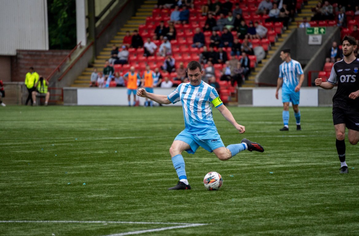 ✍️ | 𝗪𝗲𝗹𝗰𝗼𝗺𝗲 𝗠𝗮𝗿𝗸 𝗗𝗼𝗰𝗵𝗲𝗿𝘁𝘆!

The club are delighted to announce the signing of Mark Docherty. 

The full-back captained Arthurlie to the Scottish Junior Cup Final last season and featured for us as a trialist against East Kilbride. 

📸 | Paul McCluskey