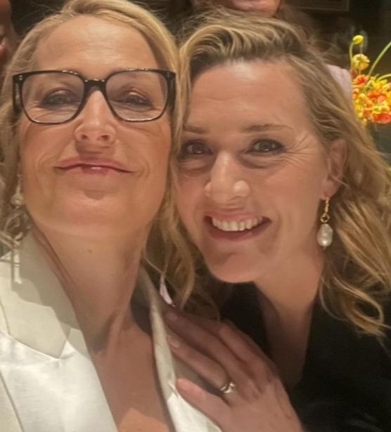 AndMulder's tweet image. Gillian Anderson and Kate Winslet