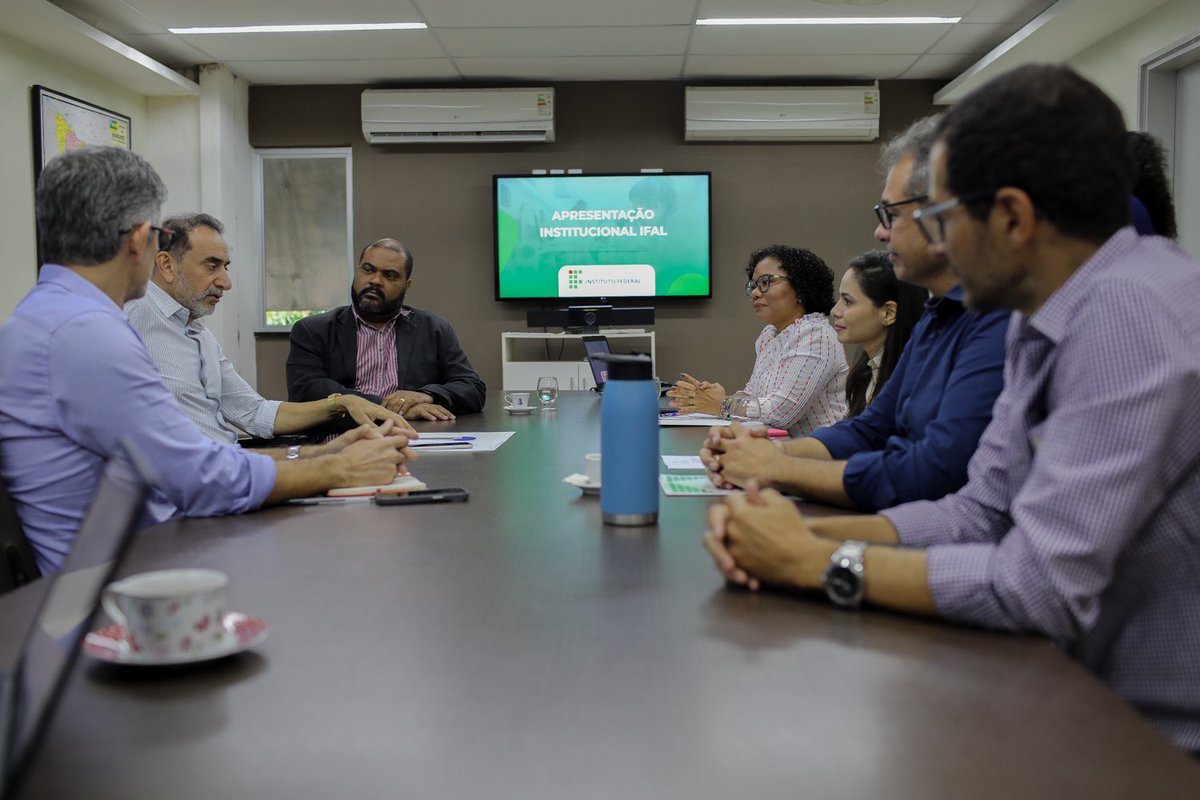 UFS assina protocolo de intenções para criação de Mestrado Interinstitucional em parceria com o IFAL

Veja em: ufs.br/conteudo/74874

Foto: Elisa Lemos/Ascom UFS

#SouUFS