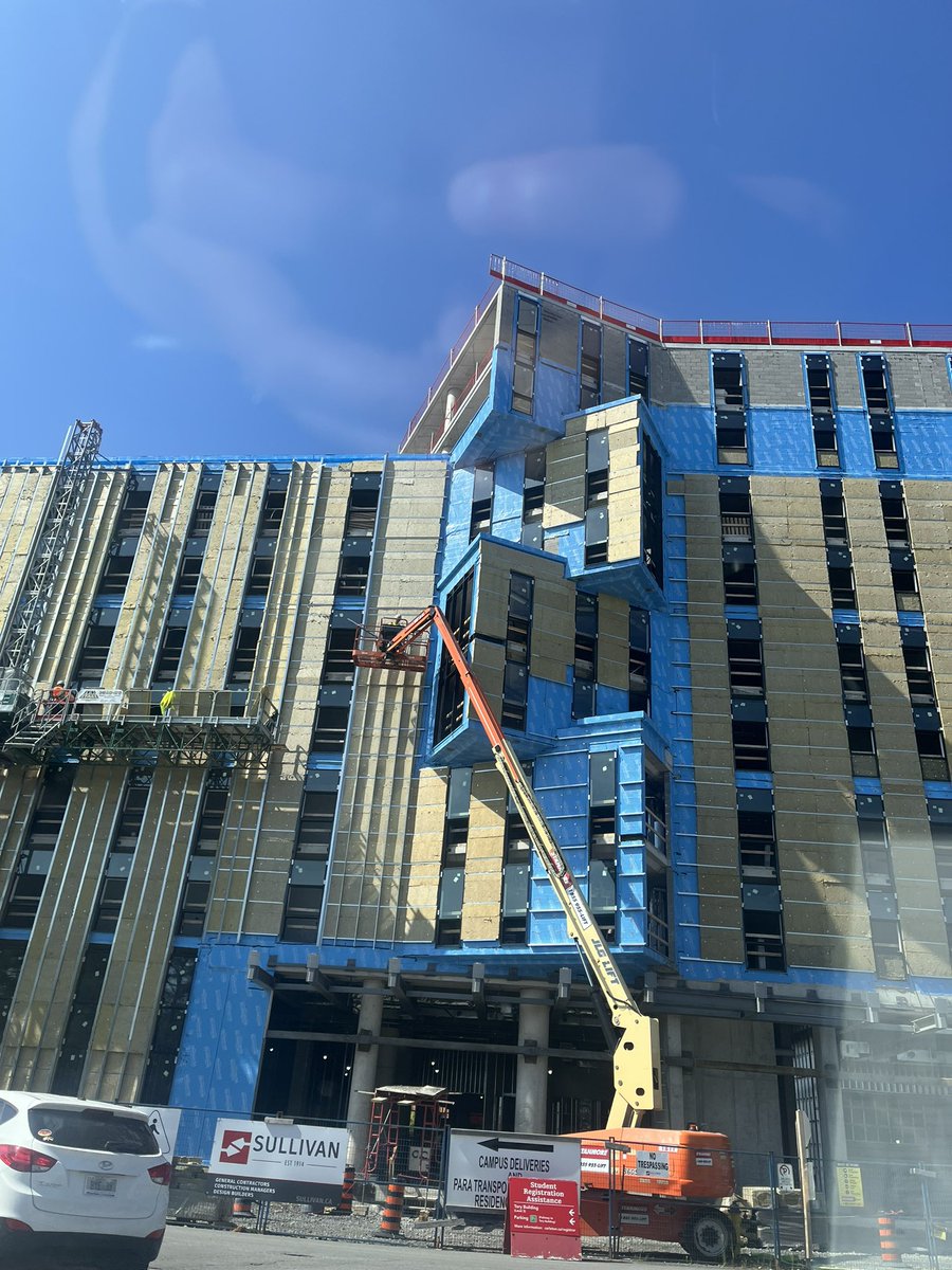 Spent part of the day visiting my alma mater @CarletonAlumni and they are building a huge new residence for students on campus. We need one of these <a href="/uofg/">University of Guelph</a> !!