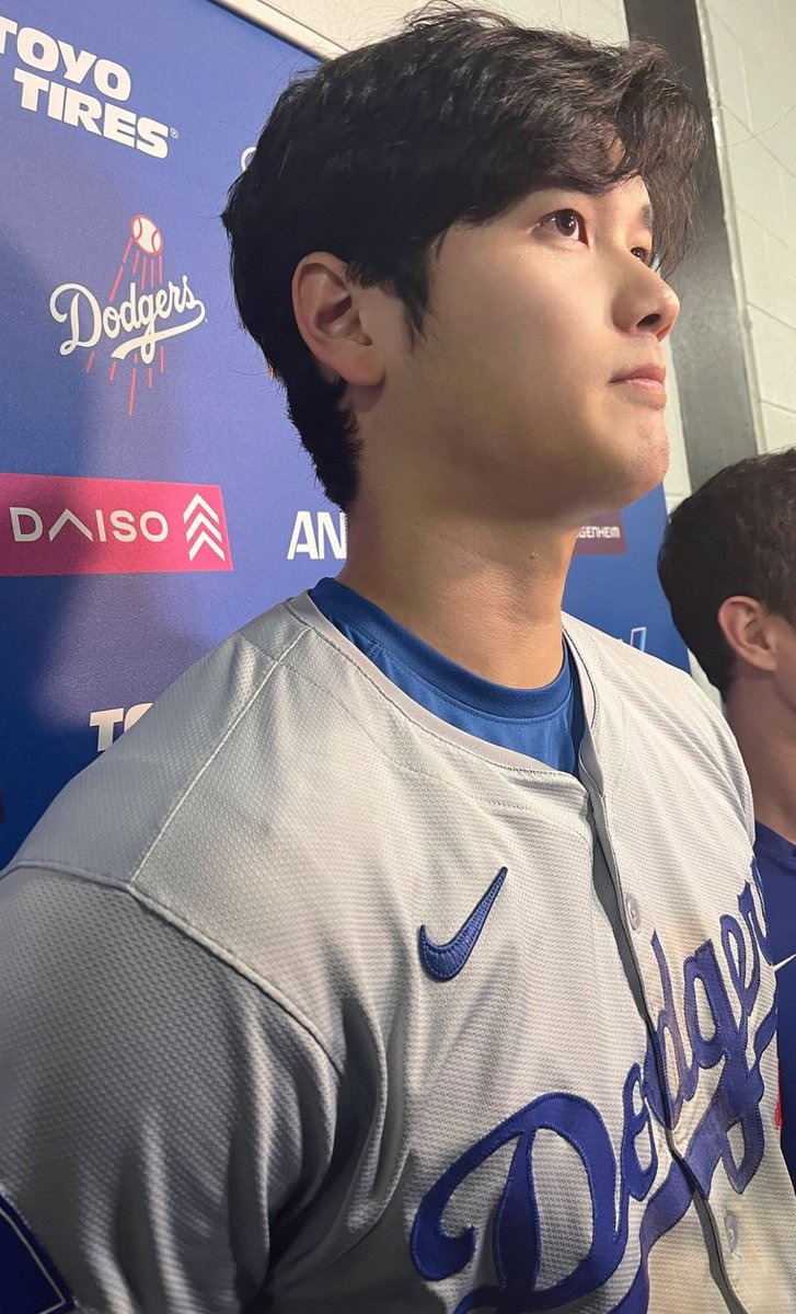 인터뷰하는 사진중에서 제일좋아하는사진 2나장