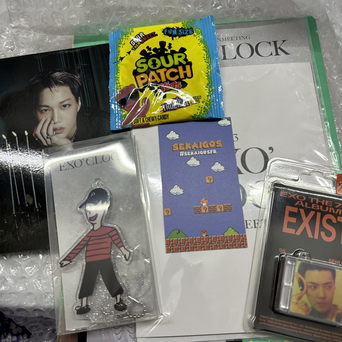 satomi_voh's tweet photo. @sekaigos 
Everything got here a whiiile back but i forgot to post the pic 😭 tysm! ⭐️⭐️⭐️⭐️⭐️ https://t.co/Df0RBeXoE0