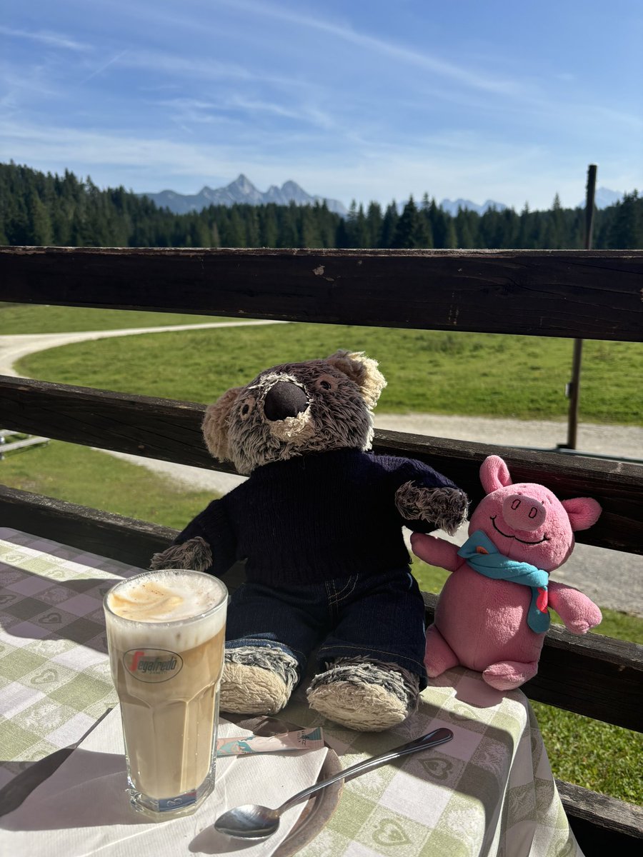 Nothing better than coffee with my bestie <a href="/percypigleeds/">Percy Pig</a> 😊