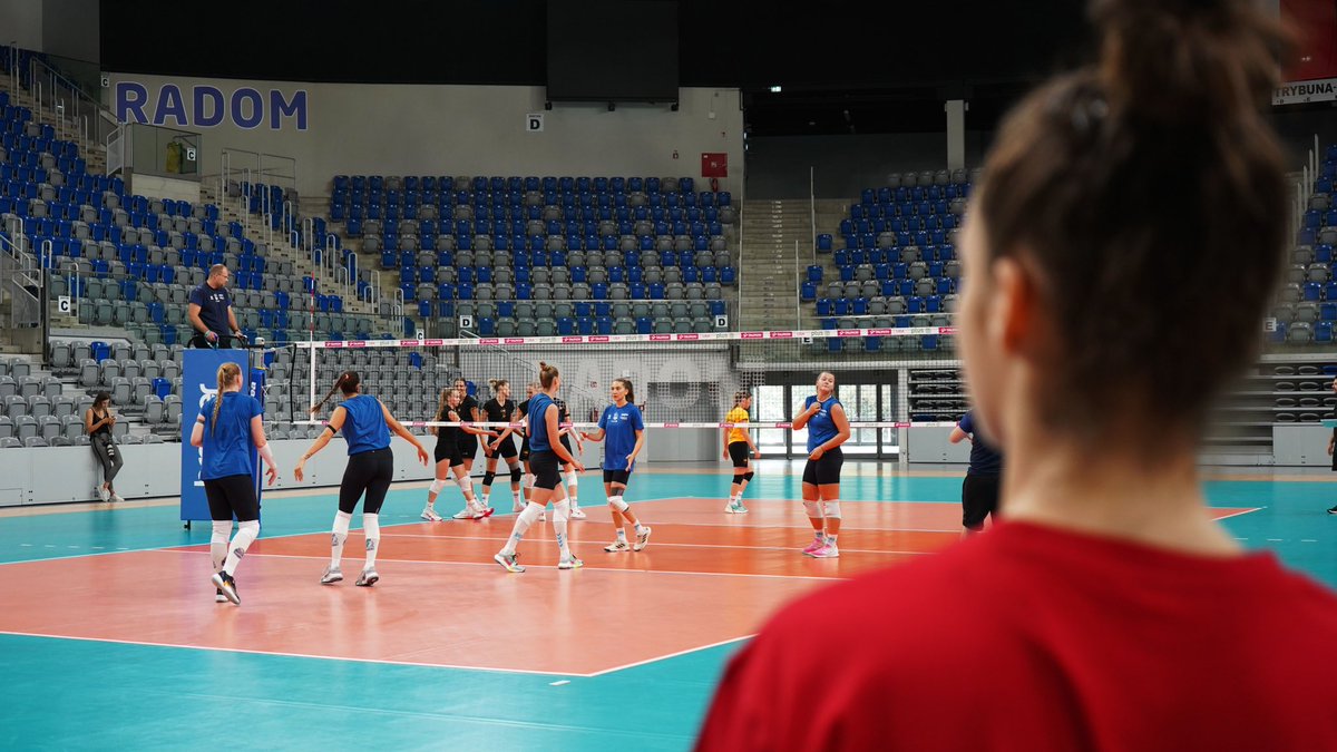 ERadomka's tweet photo. Łapcie galerie zdjęć z dzisiejszego sparingu z KSG Warszawa 🏐📸
Mały news ➡️ do drużyny dołączyła nasza młoda libero, Zuzia Maciejewicz 🙋🏻‍♀️
Cieszymy się że Zuzia jest już razem z nami🤗

#sparing #radomjadą #TeamRadomka #GoRadomka 🐔🔥 https://t.co/927zgKJFEH