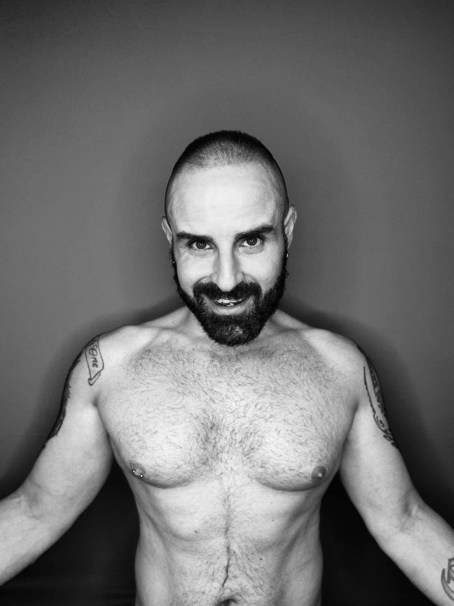 After a month I will have to cut my beard, it seemed right to immortalise it because I will no longer have a whole month’s break. ✌🏻

#dragqueenlife #dragrace <a href="/WorldOfWonder/">World of Wonder</a>