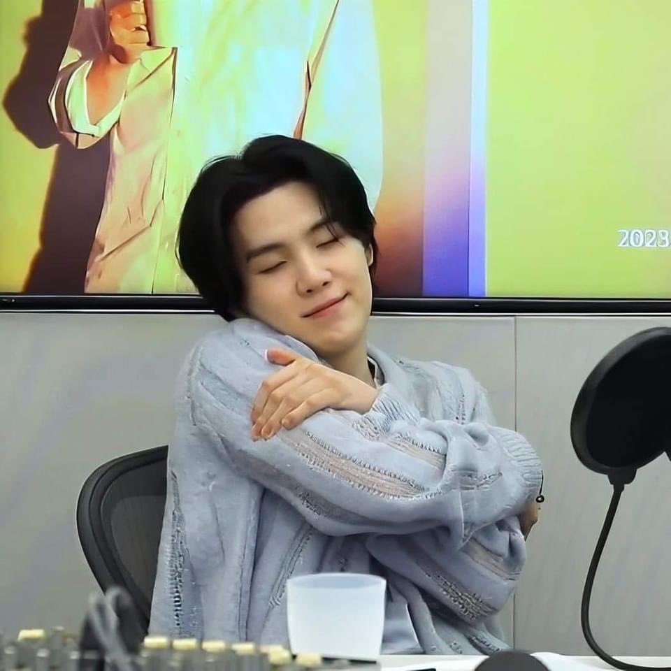 WE LOVE YOU YOONGI
WE LOVE YOU SUGA
WE LOVE YOU AGUST D
#BTSisSeven
#SugaStays
#ARMYShieldsBTS
#BesideSUGA
#BTSPurpleRibbonProject
#ItsGonnaBeAlright
#힘들땐우리가함께걸어온길을돌아봐