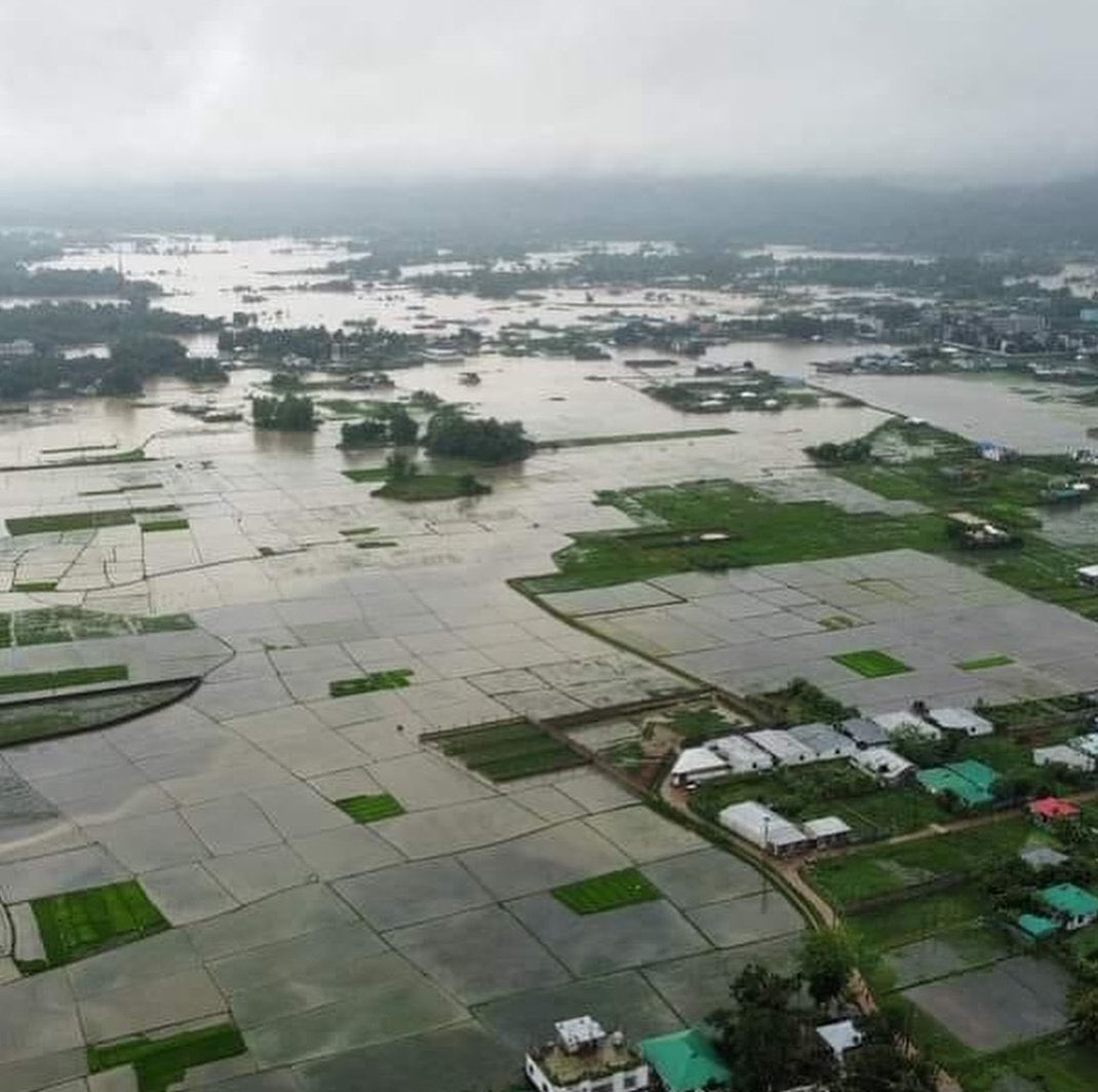 Randomnews06's tweet photo. India has created an artificial flood in Bangladesh by releasing water from its dams and you still wonder why people hate India so much?

#ShameOnIndia
#FloodInBangladesh
#boycottindia
#indiaout
#boycottindianproduct https://t.co/IQqDFY2Ufk