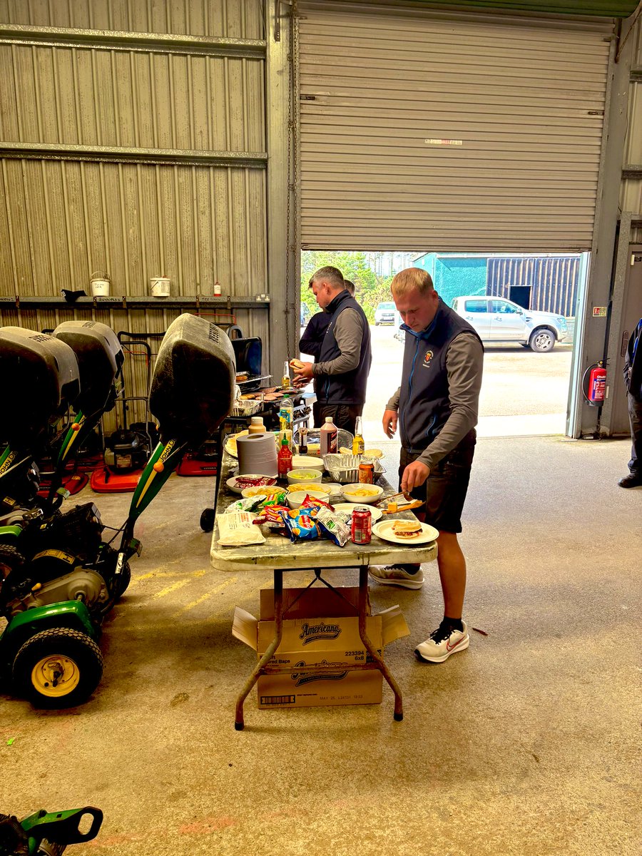 CMbalgownie's tweet photo. Great to get the team together for a BBQ after another week of wet weather⛳️☔️. We also wave goodbye to seasonal greenkeeper Liam Sauer as he goes off on his travels ✈️🇬🇷🇦🇺
#team https://t.co/cUKkBZUrIE