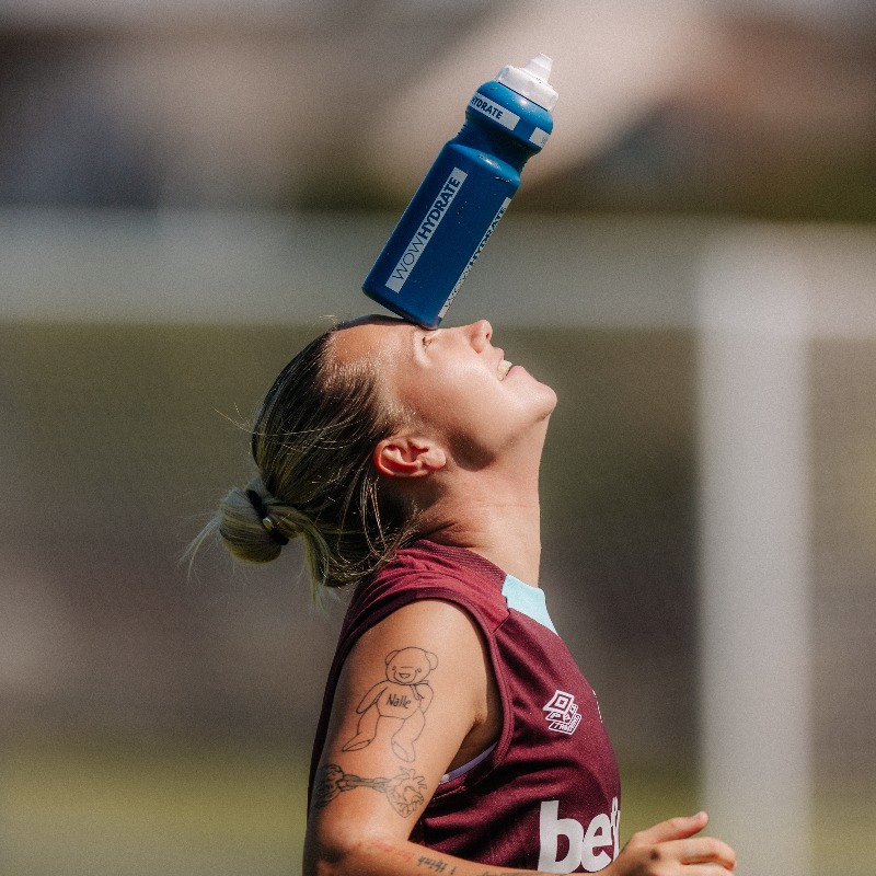 wowhydrate's tweet photo. The perfect balance of electrolytes and essential minerals ⚖️

As the new season fast approaches, our range of drinks ensure that 
@westhamwomen are ready for the challenges ahead. 💪💧

#WOWHydrate #WestHamWomen