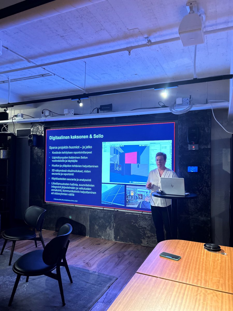 Riikka Sissonen <a href="/SiemensSuomi/">Siemens Suomi</a> kertoi tänään <a href="/SPARCSeu/">SPARCSeu</a> hankkeeseen liittyen digitaalisen kaksosen #digitaltwin tuomista hyödyistä kauppakeskus Sellossa! 

Tiesitkö, että tämä 5-vuotinen EU-hanke on tulossa loppumetreille syyskuussa?