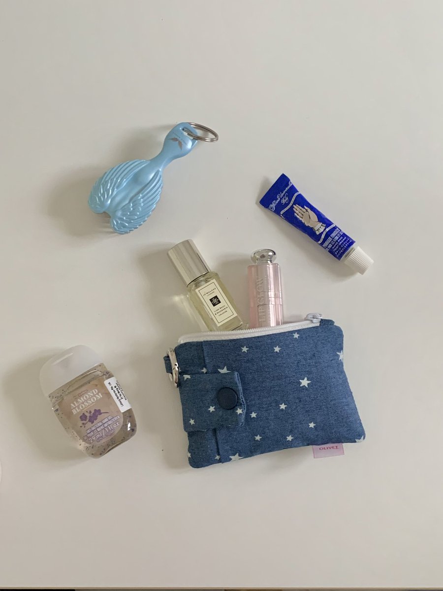olivet_official's tweet photo. #rt • follow 추첨 한 분께 선물로 보내드려요.

pre-order open!
star light mini pouch keyring

앞쪽 똑딱이에는 카드, 뒤 지퍼 부분에는 작은 소지품들을 넣어 키링으로 연출할 수 있는 미니 파우치 키링입니다. 
프리오더 기간동안 10% 인하된 가격으로 만나보세요💗 
https://t.co/UYXtNtYYT2 https://t.co/lLFIbW8ECF