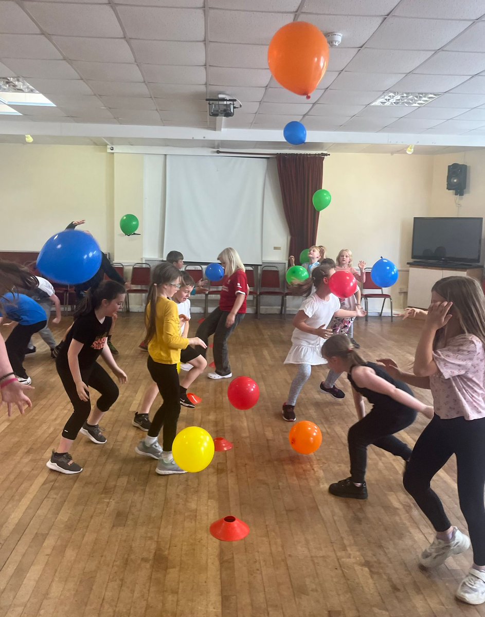 ArgyleTrust's tweet photo. 🎈🤸 Another superb week in Cornwall for our #Time2Move programme.
Our young people in Looe have been playing dragon ball and designing their own eggs and flags.
In Launceston they have had a special visit from the police and have been active with balloons.
The Time2Move Holiday Programme provides fun physical activity and healthy food for children aged between 5 and 16 years old during the school holidays https://t.co/sfU3c6Rj27
#HAF2024