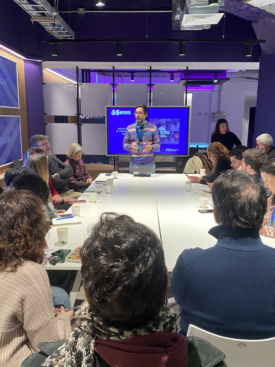 InnovaRecoleta's tweet photo. Ahora director ejecutivo @apizarros junto a equipo participando en Charla de la arquitecta y urbanista, Nora la Rosa de Buenos Aires especialista en sustentabilidad y barrios comerciales. Actividad organizada por #distritoCo @Gob_Santiago @Orrego @FaresJadue @Muni_Recoleta https://t.co/DFlSACb1OU