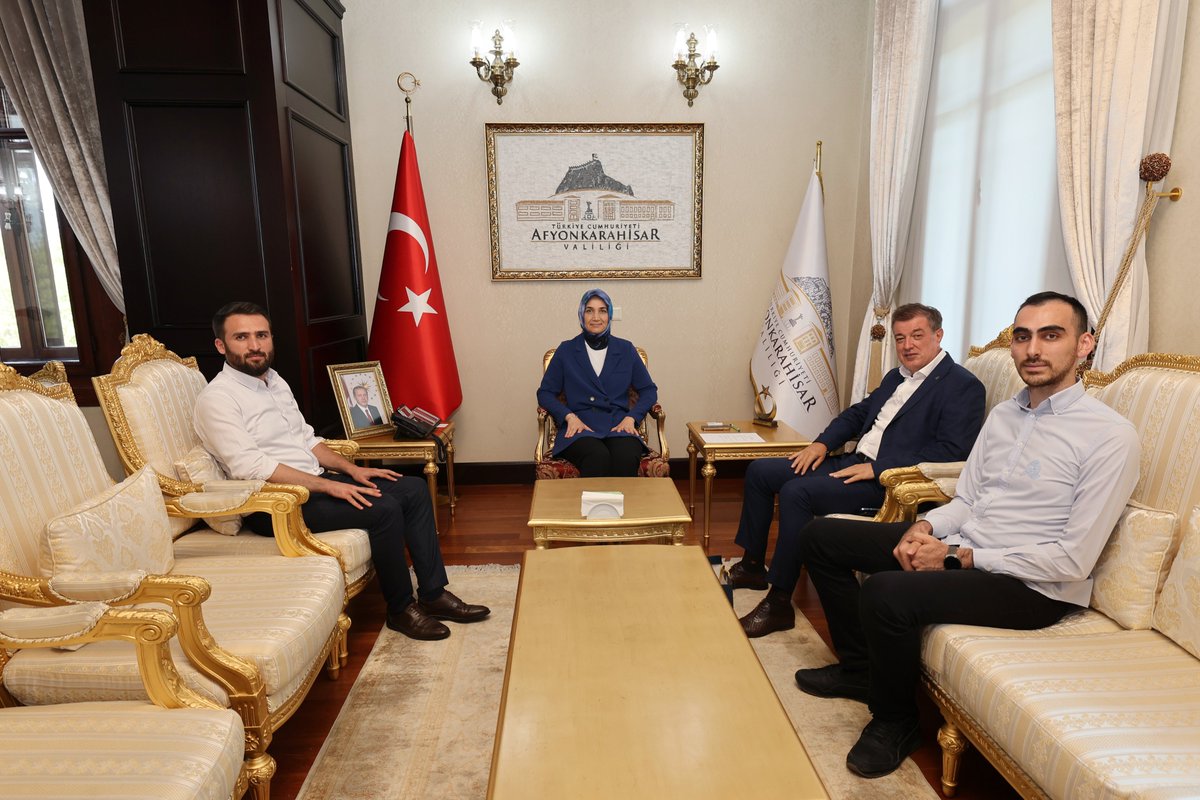 Valimiz Doç. Dr. Kübra Güran Yiğitbaşı, Kızılcahamam Çamlıdere Eğitim ve Sosyal Yardımlaşma Vakfı (ESYAV) Başkanı Prof. Dr. Hasan Ayrancı ve beraberindekileri makamında kabul etti.