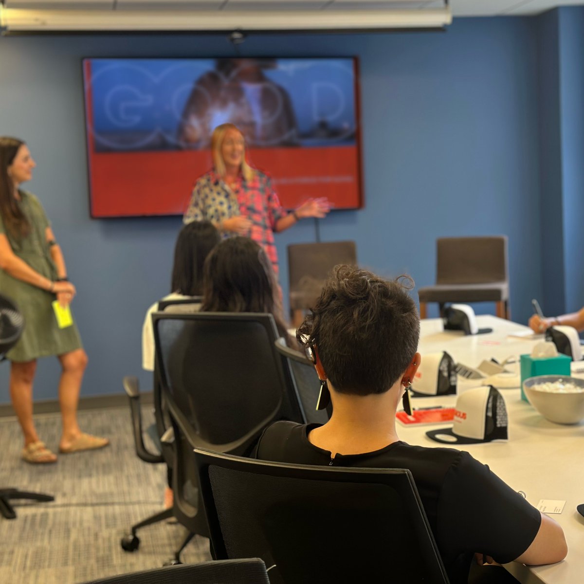 Recently, we hosted students at our office to introduce the next generation to the world of advertising! Teams from all departments chatted with the students about what we do, and how we do it. Cheers to a successful inaugural Argus Academy Day! We can't wait to do it again.