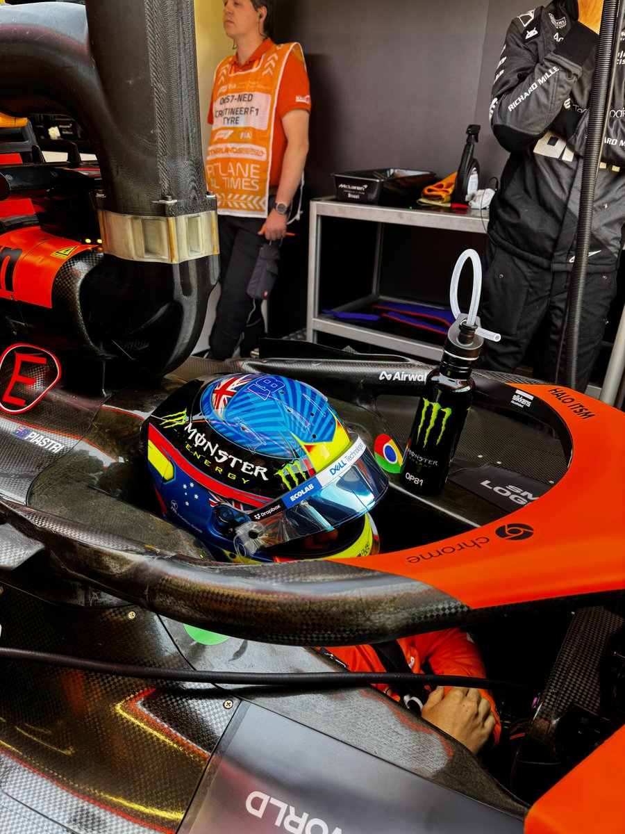McLarenF1's tweet photo. Drivers ready to head back out. 👊

#DutchGP 🇳🇱 https://t.co/PT1rktg5Jk