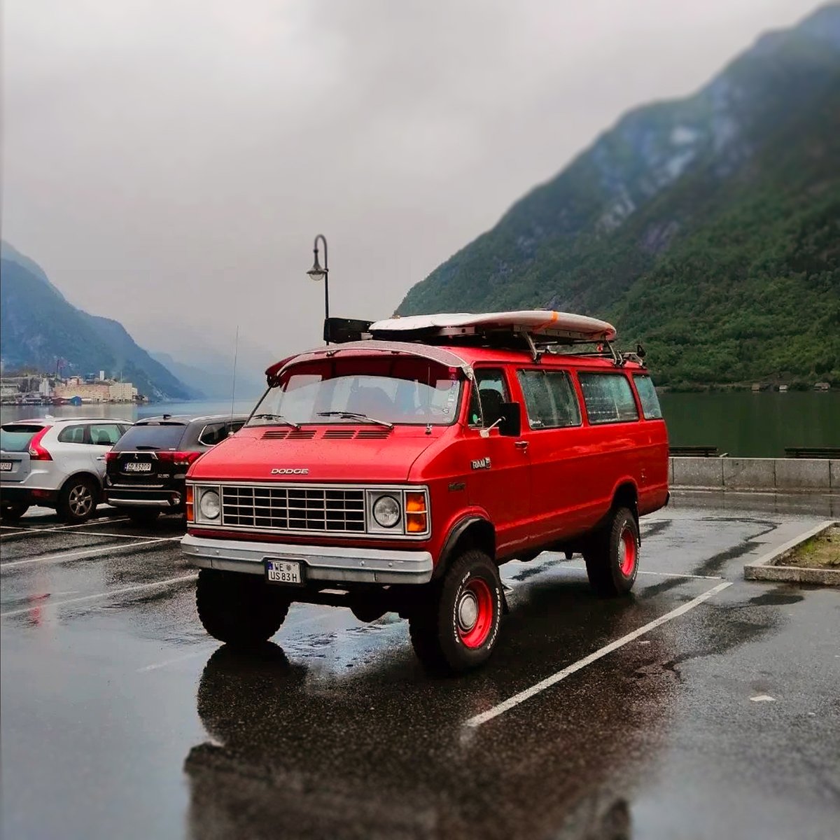 _VanCult_'s tweet photo. Happy 4x4 (and Lifted) Van Friday!
..
@4x4.van.fun
..
#4x4Friday #van #vannin #vanlife #mopar #dodge #ramvan #dodgevan #late #boogievan #showvan #customvan #liftedvans #getlifted #4x4 #vanporn #vancult #getinandgetiton https://t.co/cmdTMvcz0z