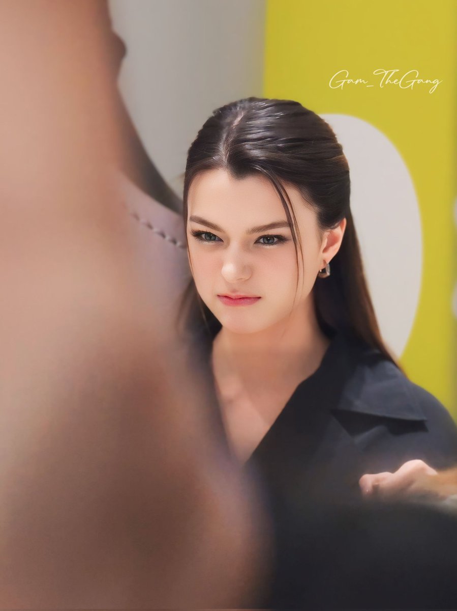 Gam_TheGang's tweet photo. ดีดมาก ดื้อมาก ซนมาก แพรวพราวมาก น่ารักมาก แม่คุณเอ๊ย 🧚‍♀️ #Beckysangels

Camper Right Nina Pop Up Event
#CamperXBecky https://t.co/3JCkNMSzNS
