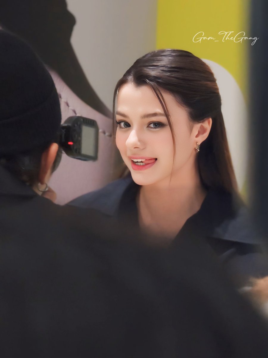 Gam_TheGang's tweet photo. ดีดมาก ดื้อมาก ซนมาก แพรวพราวมาก น่ารักมาก แม่คุณเอ๊ย 🧚‍♀️ #Beckysangels

Camper Right Nina Pop Up Event
#CamperXBecky https://t.co/3JCkNMSzNS